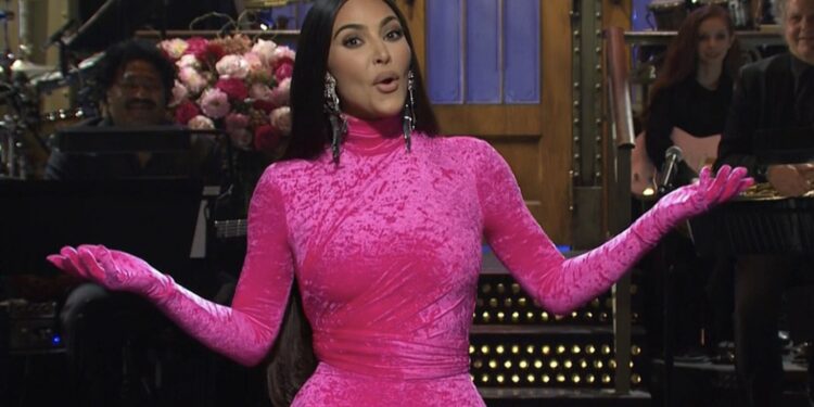Source | Kim Kardashian West sparks viral reaction after SNL debut