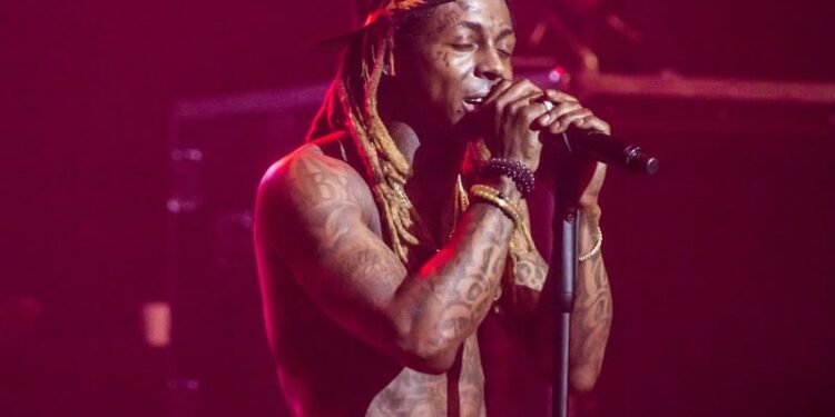Lil Wayne asks for special attention after Packers miss playoffs