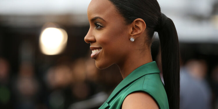 Sources | Kelly Rowland tells AMA listeners to calm down