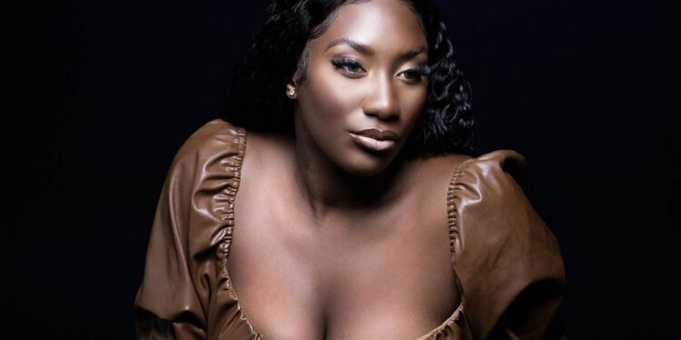 Aya Nakamura back it up sur du Shatta (vidéo) #DjChinwax